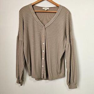 NEW W/O TAGS EE:SOME V NECK BUTTON DOWN PUFFED SLEEVES LONGSLEEVES TOP SZ S